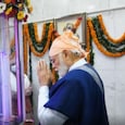 PM Modi offers prayers to Guru Ravidas; (Photo: Twitter/Narendra Modi)